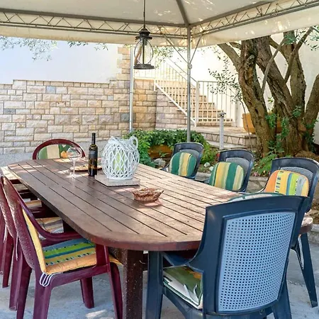 Mladen-1 By Interhome Lägenhet