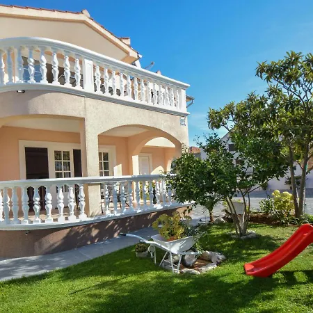 Mladen-1 By Interhome Lägenhet *